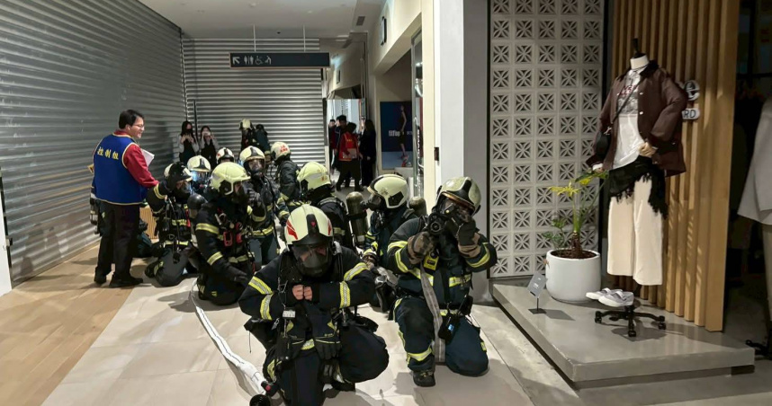 北市消防局4日於南港LaLaport進行火災搶救整備。（圖／翻攝畫面）