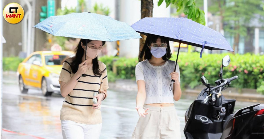 今天中部以北、基隆北海岸及宜蘭地區將有零星短暫陣雨，其他地區則為多雲天氣。（示意圖／方萬民攝）