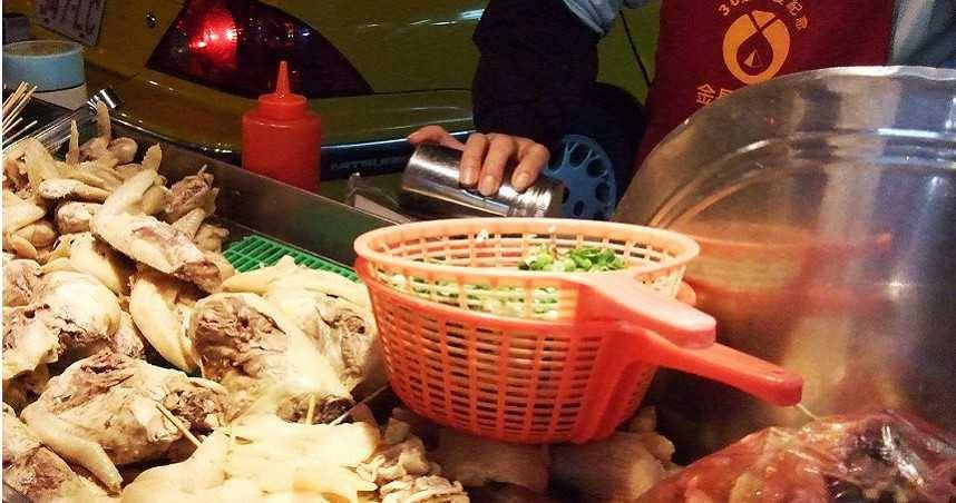 鹹水雞攤的黑木耳與龍鬚菜是便宜的代謝好物。（示意圖／報系資料照）