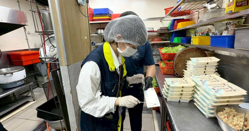 桃市衛生局公布烤肉飯內壢店疑似食品中毒調查結果，依法處辦。（圖／桃園市政府衛生局提供）
