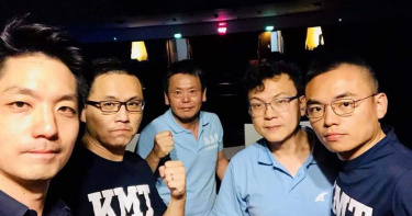 立院決戰前蔣萬安一張深夜照 引來上萬網友按讚支持