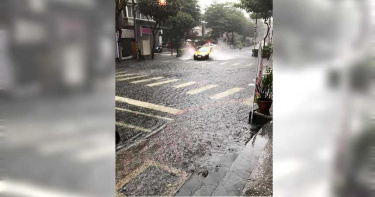 新北板橋、烏來、坪林雨量超標!大雨狂炸永和水淹小腿肚