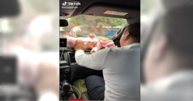 男子將嬰兒「放擋風玻璃前」逗弄 網怒批:大人腦袋裝豆腐!