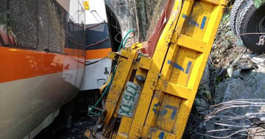 快訊/太魯閣號遭「工程車」害慘出軌!36人無生命跡象 駕駛遭警帶走