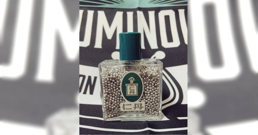 男子多年前在杜拜過安檢時，因為攜帶外形酷似子彈的成藥，而被關「小黑屋」調查。（圖／翻攝X）