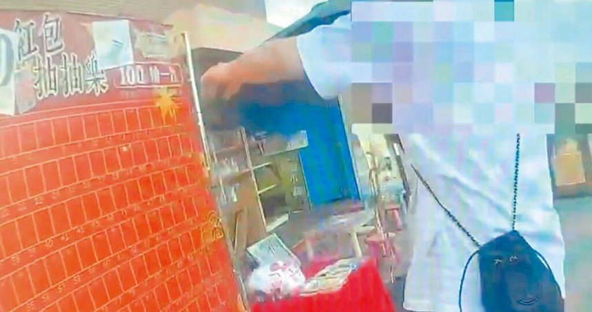 實況直播主（右）包下整個紅包牆卻抽不到大獎，怒控店家涉嫌詐欺。（圖／民眾提供／中國時報郭良傑高雄傳真）