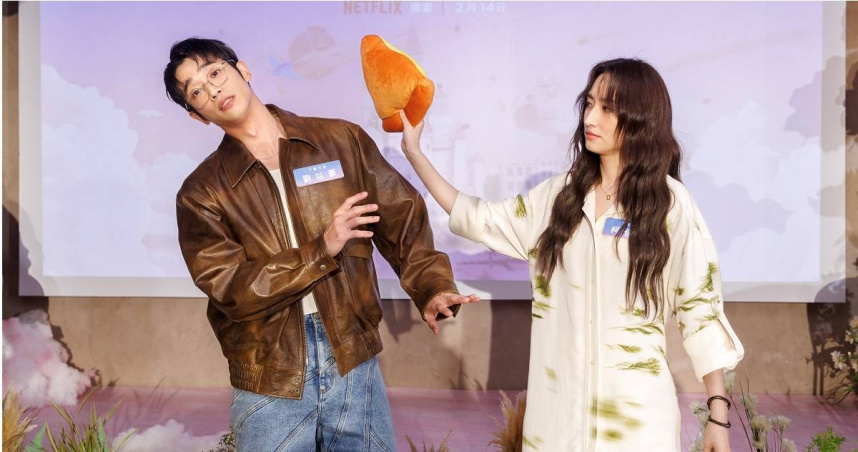 柯佳嬿與劉以豪在《童話故事下集》飾演夫妻。（圖／Netflix提供）