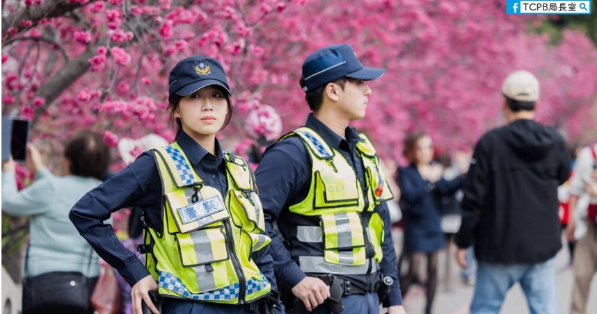 台中泰安派出所櫻花祭的年輕女警引起關注。（圖／翻攝自臉書／TCPB 局長室）