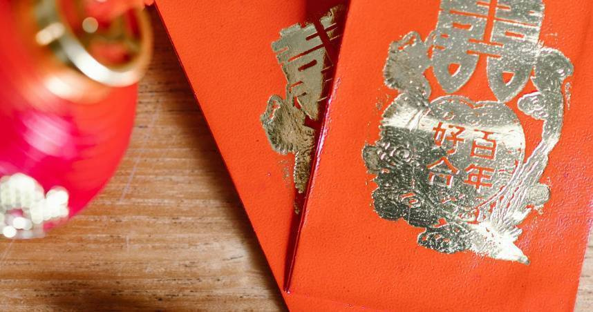 男網友表示，國中同學結婚時請友人送1萬2000元紅包到婚禮上，以示祝賀，不料最近友人結婚時，才發現國中同學只收到2000元，禮金去向成謎，讓他感到不安。（示意圖／Pexels）