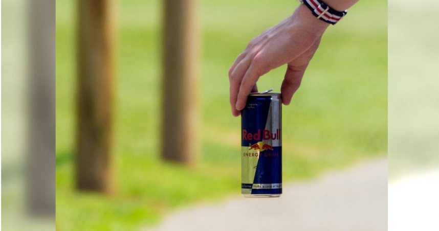 美國一名女子突發心臟病猝逝，她的母親推測，死因與女兒愛喝含咖啡因能量飲料的習慣有關。（示意圖／Pixabay）