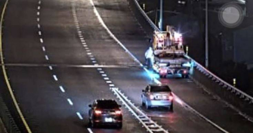 93歲洪姓老翁誤闖國道6號，好在沒有發生意外。（圖／翻攝畫面）