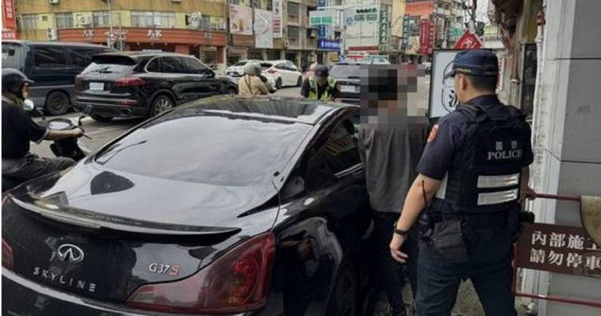 賴男2度懸掛假車牌駕車上路，結果又被同1名巡邏員警逮獲，後續遭依法送辦。（圖／翻攝畫面）