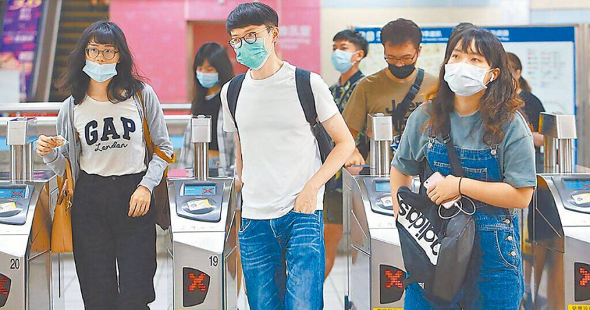 不少民眾會使用電子票證搭乘大眾運輸工具，新黨台北市議員侯漢廷指出，民眾經常會發生未刷卡出站而遭「鎖卡」的情況，但解卡機制不便，呼籲市府應主動整合多方業者，與中央成立「票證異常處理平台」。（圖／報系資料照）