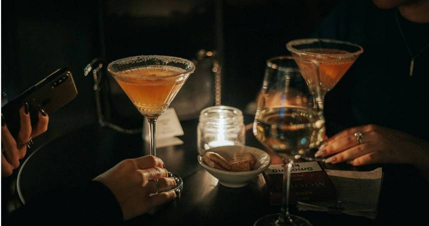 日本一名年輕女子受到牛郎話術誘騙，背負達300萬日圓（約新台幣59.5萬元）債務。（示意圖／Unsplash）