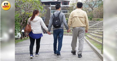 【西苑虐生1】變態師鞭生譏鳥小 校長拚連任裝瞎