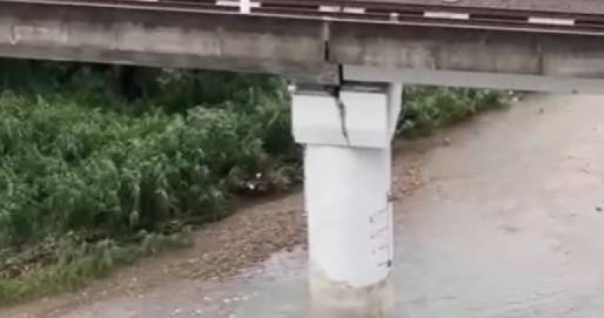 有民眾發現台中西屯區福安橋附近的高鐵橋梁疑似出現裂痕。（圖／翻攝自蔡其昌Threads）