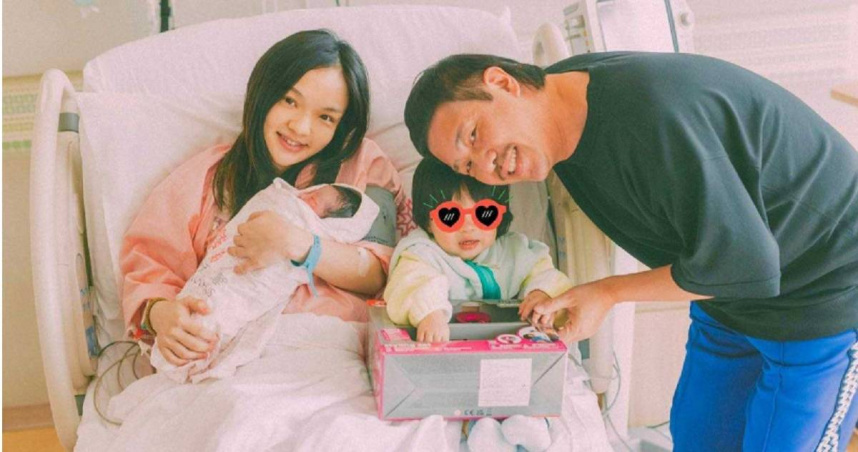 金曲歌后徐佳瑩與大她11歲的導演先生比爾賈結婚7年，有一對寶貝兒女，最近被爆出婚變，公司發聲駁斥。（圖／翻攝自徐佳瑩臉書）