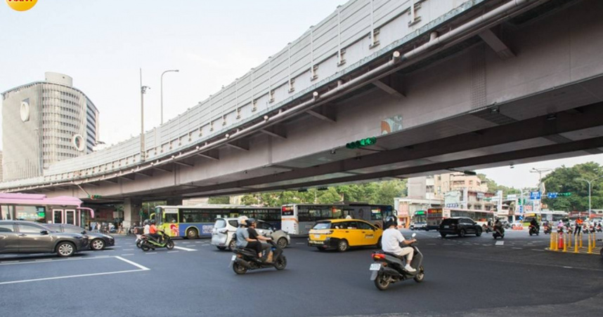 北市「公館圓環」改成正交路口如今上路第三天。（資料圖／黃威彬攝）