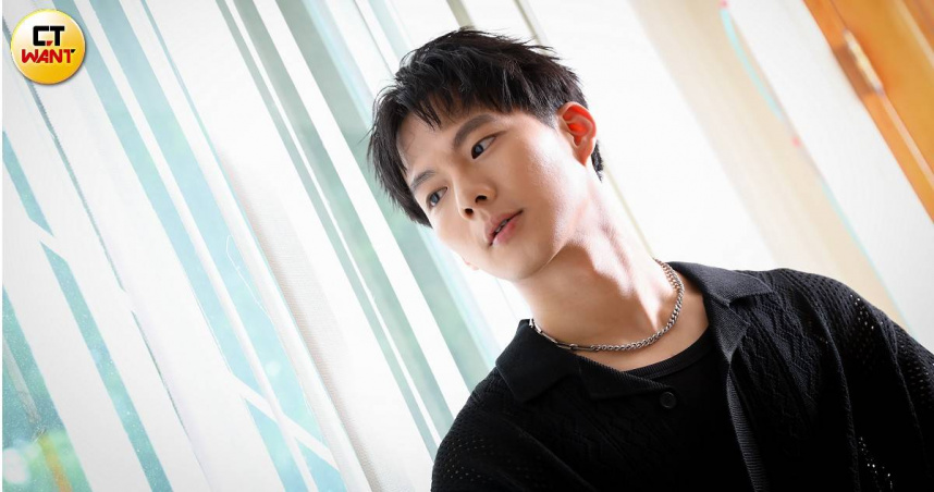 得知入圍金鐘獎，吳念軒情緒激動落淚。（圖／侯世駿攝）