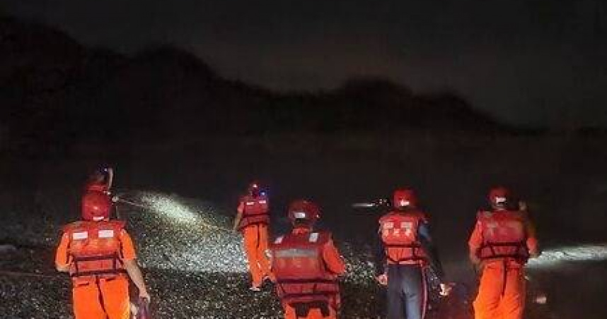 16歲少女河口戲水失蹤，海巡全力搜救中。（圖 ／翻攝畫面）