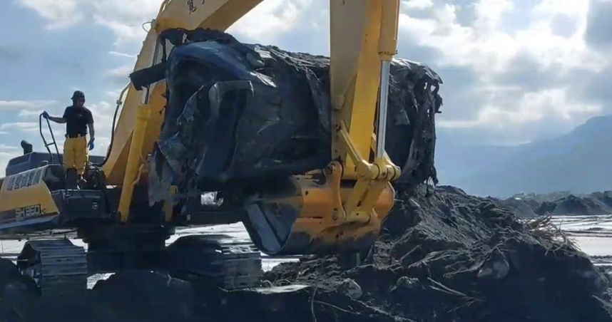 屏東縣特搜大隊加入光復鄉搜救工作，可惜仍未尋獲失聯者。（圖／翻攝畫面）