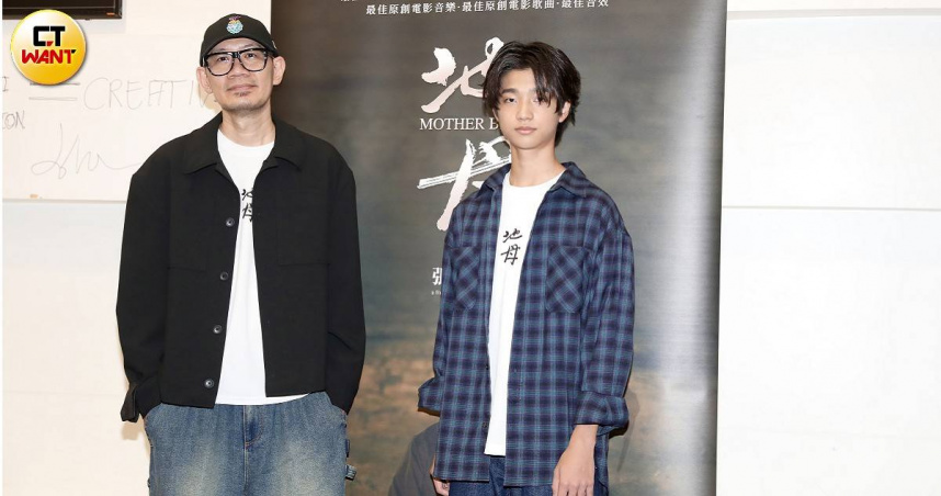 導演張吉安（左）、白潤音今天出席電影《地母》聯訪，分享拍攝過程。（圖／侯世駿攝）