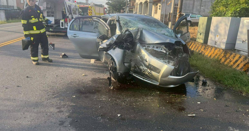 台東成功鎮台11線今早發生祖孫自撞電箱事故，73歲阿公載29歲孫趕國考途中不幸雙亡。（圖／記者爆料網）