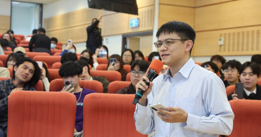 綠委沈伯洋後繼有人？黃士修、賴苡任這樣說　東吳教授陳方隅被虧紅孩兒2.0