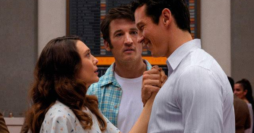 「緋紅女巫」伊莉莎白歐森面臨兩大男神的終極抉擇。（圖／Apple TV）