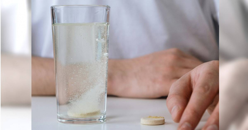 洪正憲示警，如果發泡錠沒有先完全溶於水就吞服，嚴重可能危及生命。（示意圖／pexels）