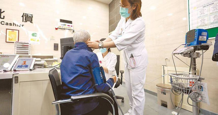 健保署2026年首度在健保APP，設立「春節院所服務查詢」專區。（圖／報系資料照）