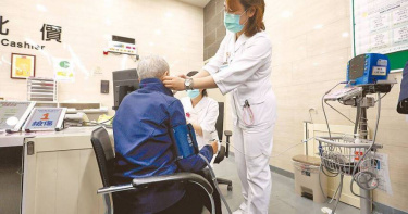 健保署2026年首度在健保APP，設立「春節院所服務查詢」專區。（圖／報系資料照）