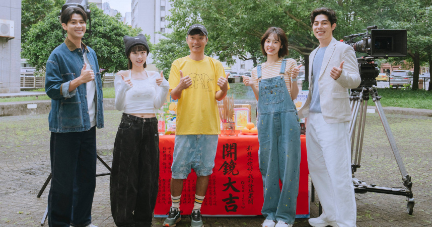 《你好，我的怪盜老闆》開鏡，李玉璽（左起）、峮峮、導演林立書、何曼希、詹懷雲。（圖／七十六原子提供）