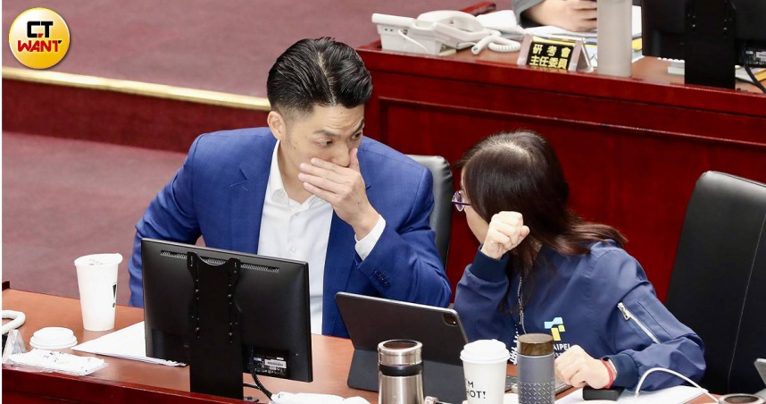 信義區遮陽傘進度延宕挨批跳票，台北市長蔣萬安強調工程品質及安全仍須符合標準。（圖／方萬民攝）