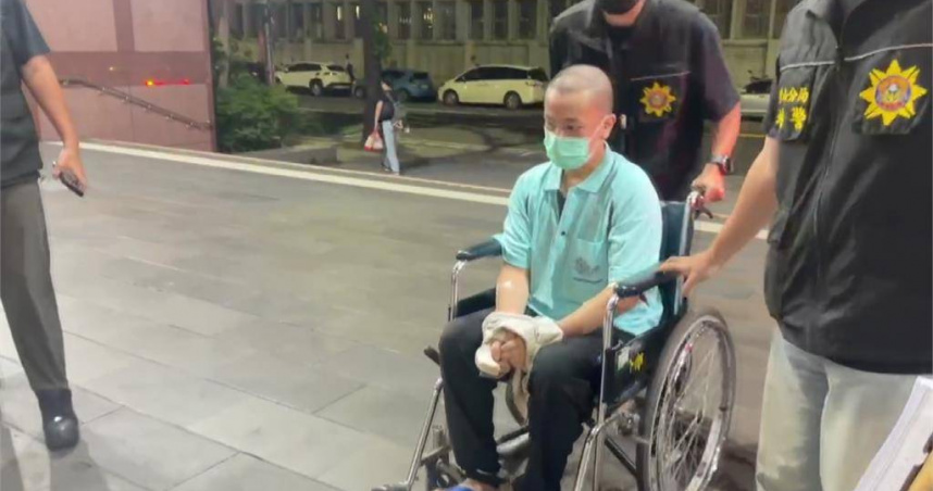 富邦人壽大樓喋血案！男嫌坐輪椅進北檢　法院裁定羈押