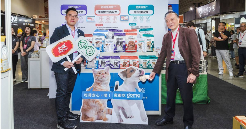 大成集團積極從農畜到食品發展，圖右為董事長韓家宇。（圖／大成提供）