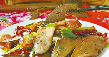 苗栗汶水老街有三寶 香腸臘肉豬膽肝