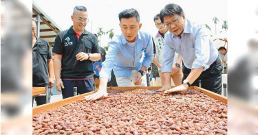 新竹市長林智堅南下取經巧克力 大讚:像極了愛情
