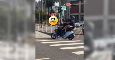 最狂5貼現世!台南5屁孩「肉體疊羅漢」重壓狗狗肉 畫面藏亮點5千人笑翻