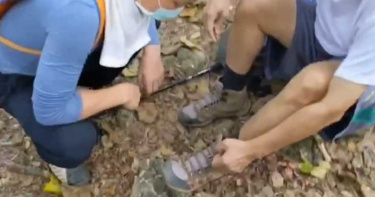 男子登高雄柴山竟遭槍擊 「碰!」一聲子彈貫穿腿…腳底滿是血送醫
