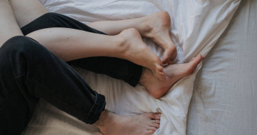 28歲男友床上有女人…竟是親媽! 女子驚覺「天天同睡」崩潰