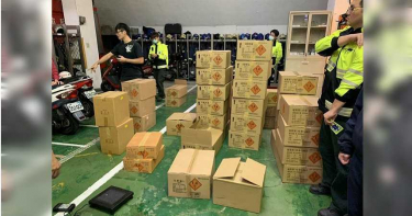 中古車行藏爆竹火藥庫 520公斤沒收、開罰