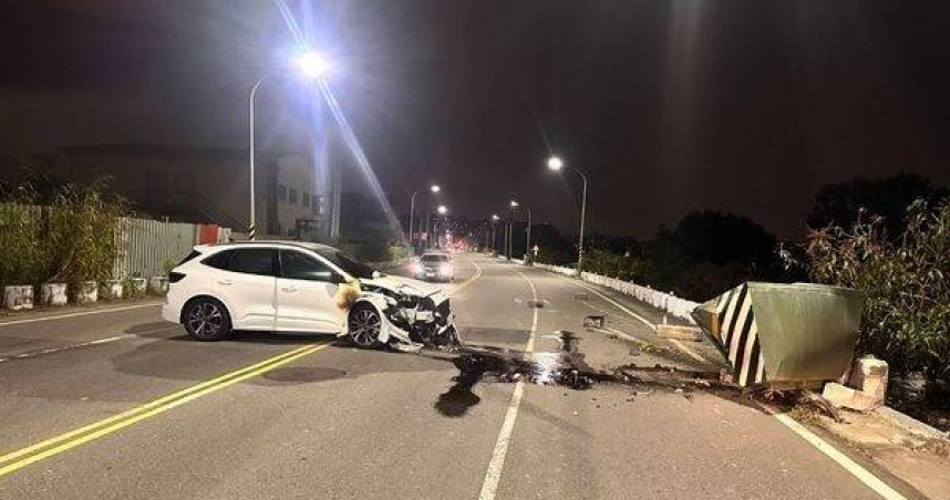 醉駕男撞毀變電箱酒測超標，被依公共危險罪送辦。（ 圖／翻攝畫面）