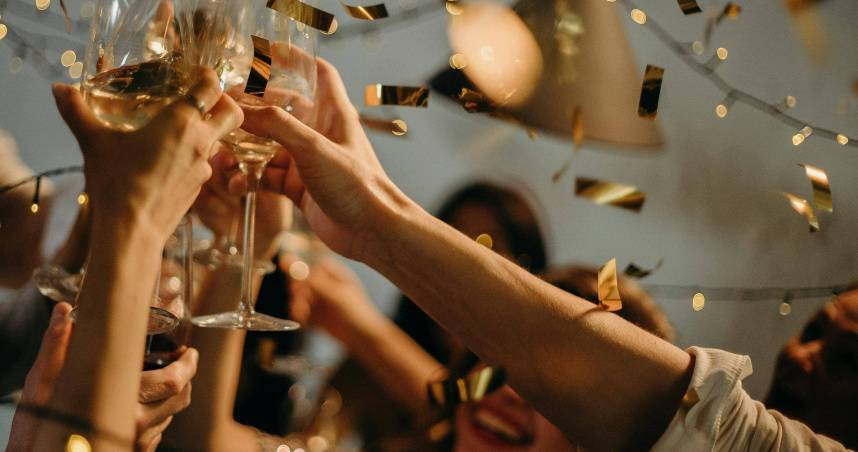 農曆新年即將到來，許多公司都會舉辦尾牙或聚餐。（示意圖／翻攝自Pexels）