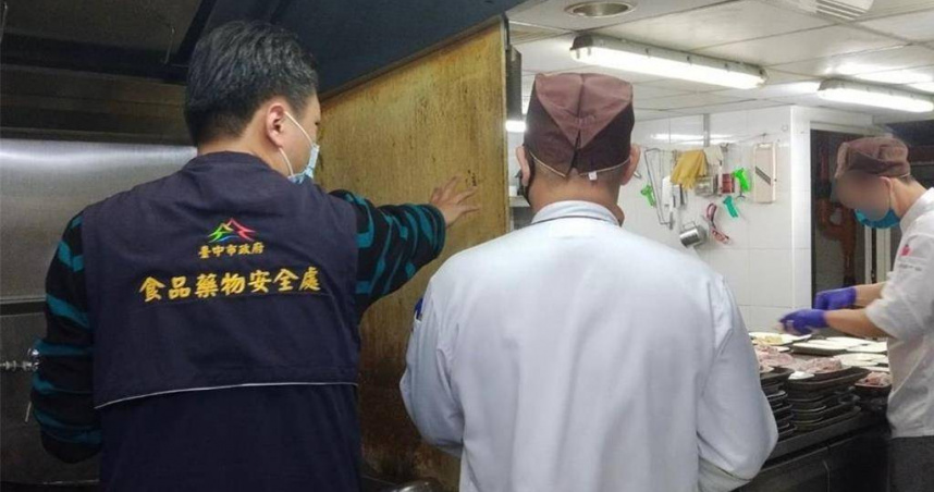台中市食安處近2周接獲30案、90人疑似食物中毒案件，目前皆已完成稽查，相關檢體都在檢驗中，尚未出爐。（圖／台中市食安處提供）