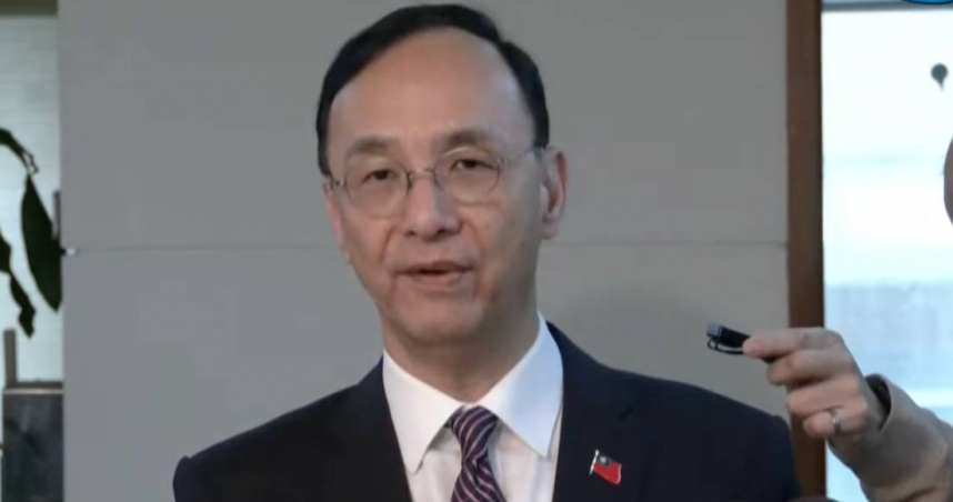 國民黨主席朱立倫今（24）日表示，賴清德有時候角色上確實相當混淆混亂，也感受到昨天是賴系、非賴系在現場較勁、角力。（圖／截自中天新聞直播）