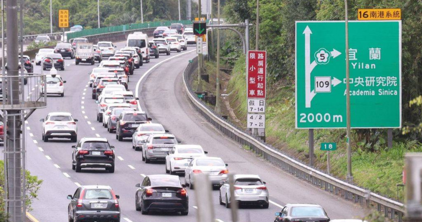 清明連假首日天氣晴，3日國道三號接國道五號一度回堵長達10公里。（圖／中國時報記者杜宜諳攝）