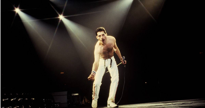 英國已故搖滾傳奇、皇后樂隊主唱弗雷迪默丘里（Freddie Mercury）的珍貴個人物品在去年於蘇富比拍賣。（圖／達志／美聯社）