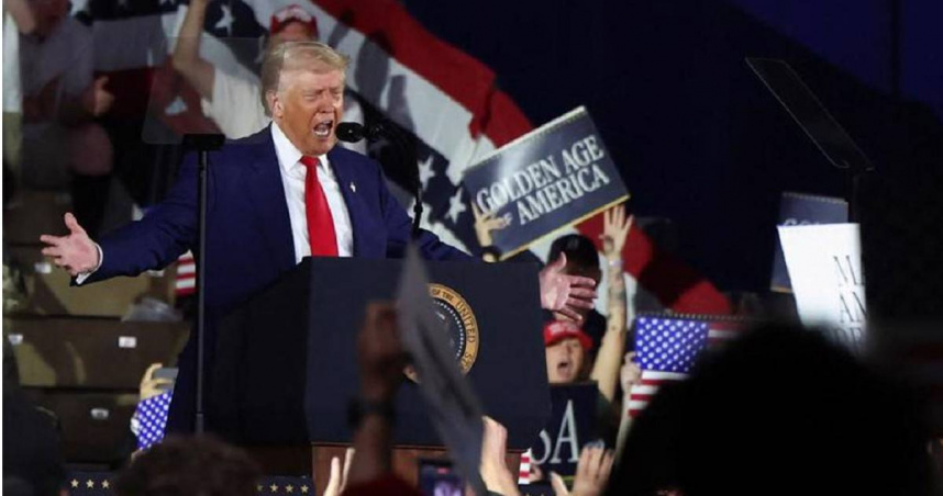 川普再批聯準會，自稱比鮑爾更懂利率 。（圖／路透）