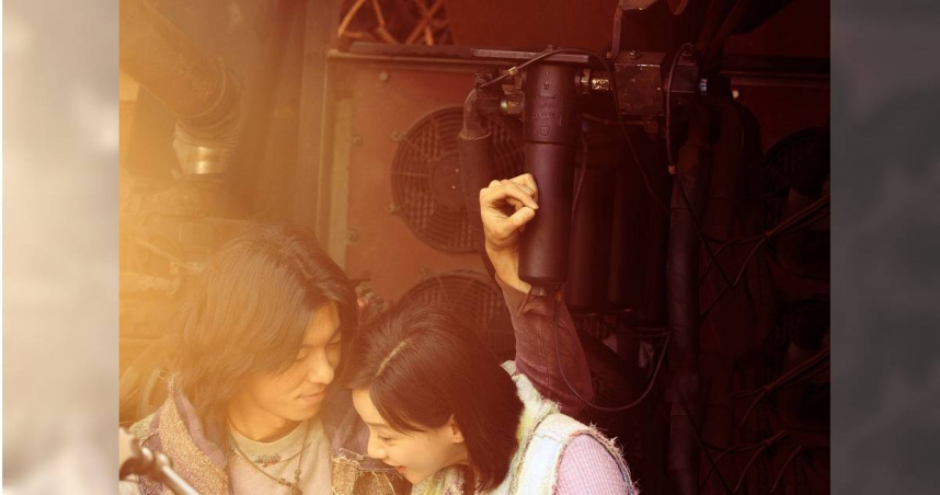 許光漢(左)和袁澧林在《他年她日》中分屬兩個不同時區，卻因緣分而相遇。（圖／甲上提供）